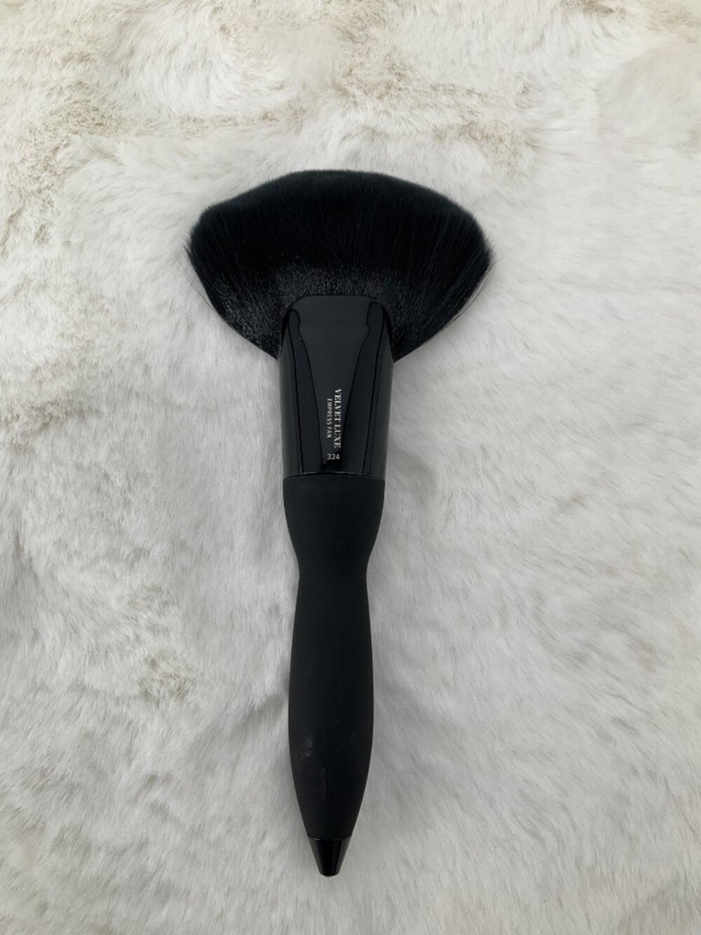 IT Cosmetics Brushes For ULTA Velvet Luxe EMPRESS CHEEK Fan Brush No 324 New - Picture 3 of 7